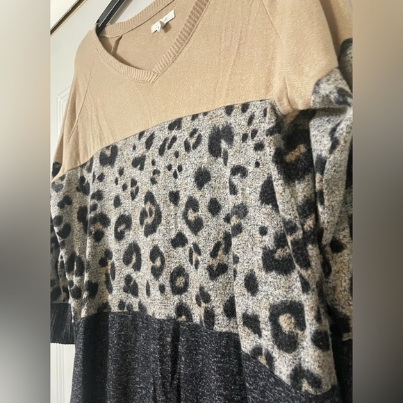 Maurice’s Tan Gray Leopard Print Color Block 3/4 Sleeve Oversized Blouse - Picture 3 of 6